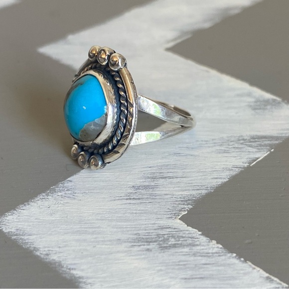 Vintage Native American Turquoise Sterling Silver Ring - Picture 6 of 12